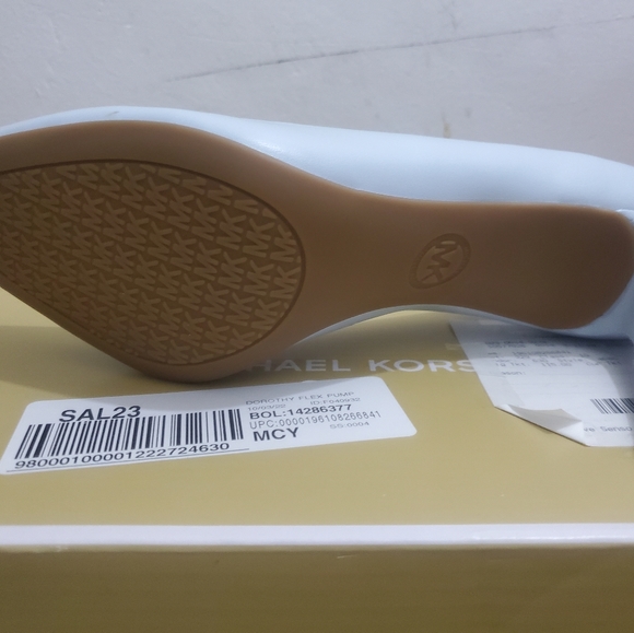 MICHAEL Michael Kors Dorothy Flex Pump - Picture 7 of 7